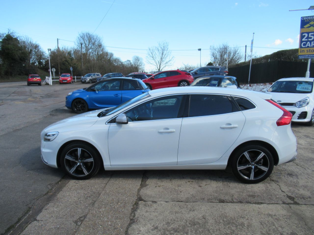2019 Volvo V40 1.5 T2 [122] R DESIGN Edition 5dr Geartronic