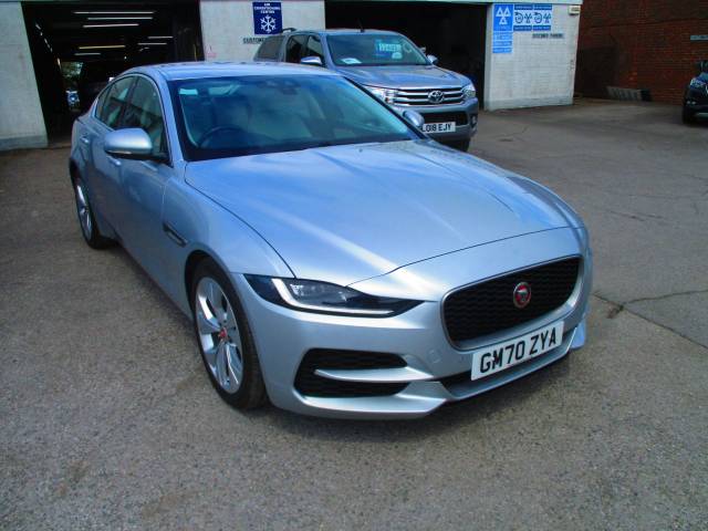 Jaguar XE 2.0 Prestige Ingenium Saloon Petrol silver