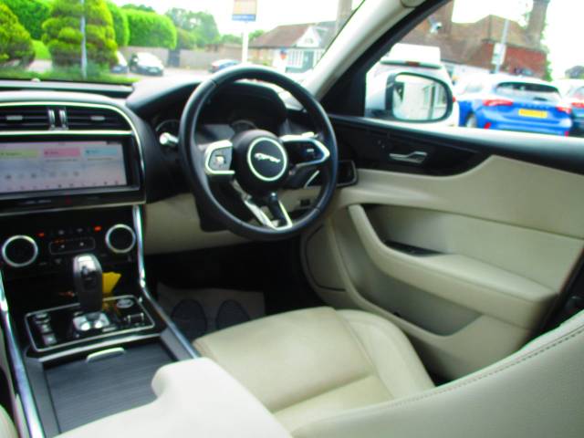 2020 Jaguar XE 2.0 Prestige Ingenium