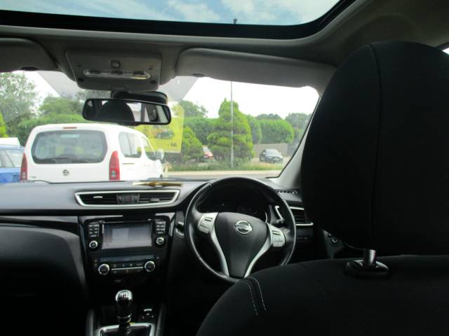 2016 Nissan Qashqai 1.6 dCi N-Connecta 5dr