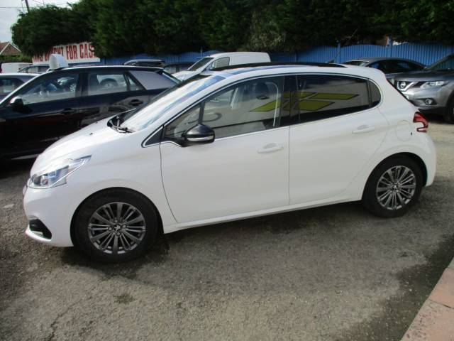 2018 Peugeot 208 1.2 PureTech Allure Premium 5dr
