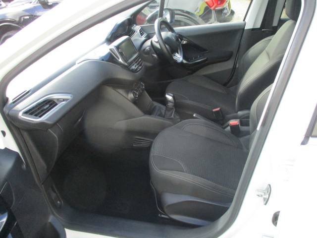 2018 Peugeot 208 1.2 PureTech Allure Premium 5dr
