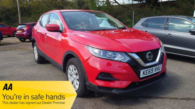Nissan Qashqai 1.3 DiG-T Visia 5dr Hatchback Petrol Red