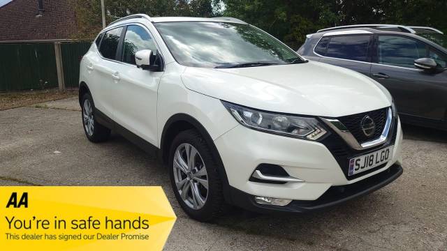 Nissan Qashqai 1.6 DiG-T N-Connecta 5dr Hatchback Petrol White