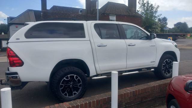 2017 Toyota Hilux Invincible D/Cab Pick Up 2.4 D-4D Auto