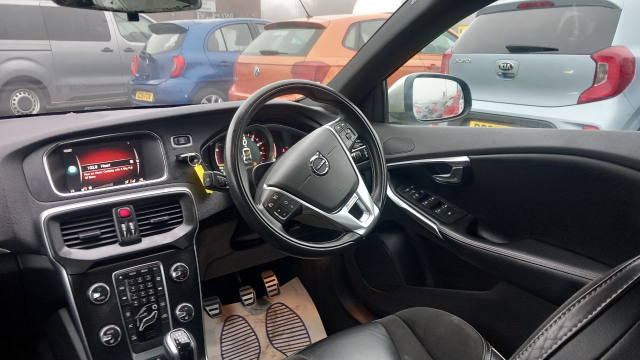 2018 Volvo V40 2.0 T2 [122] R DESIGN Nav Plus 5dr